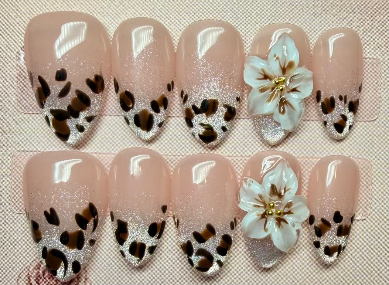 Leopard Kiss